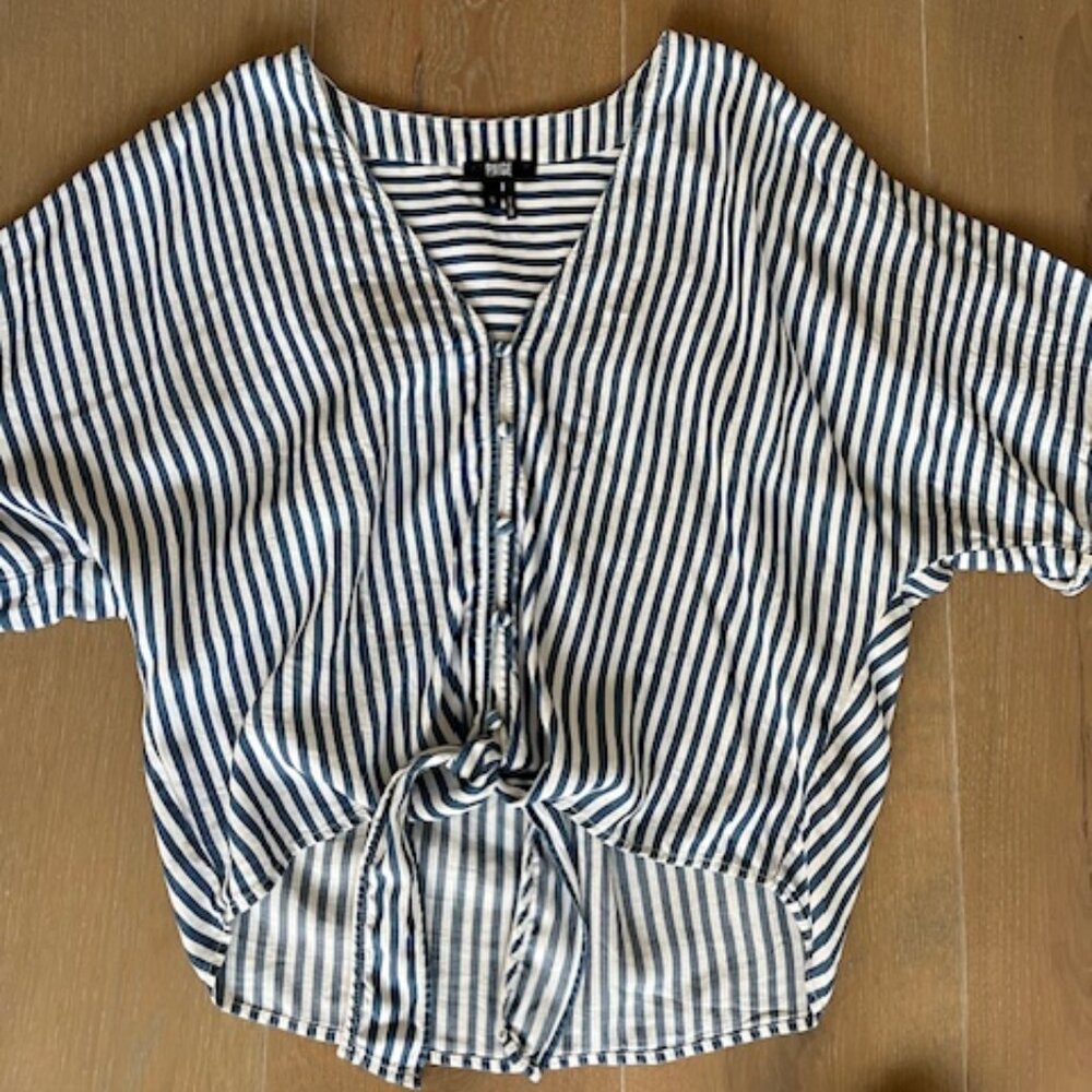 Paige Striped Women's Blouse (cropped) in size Small